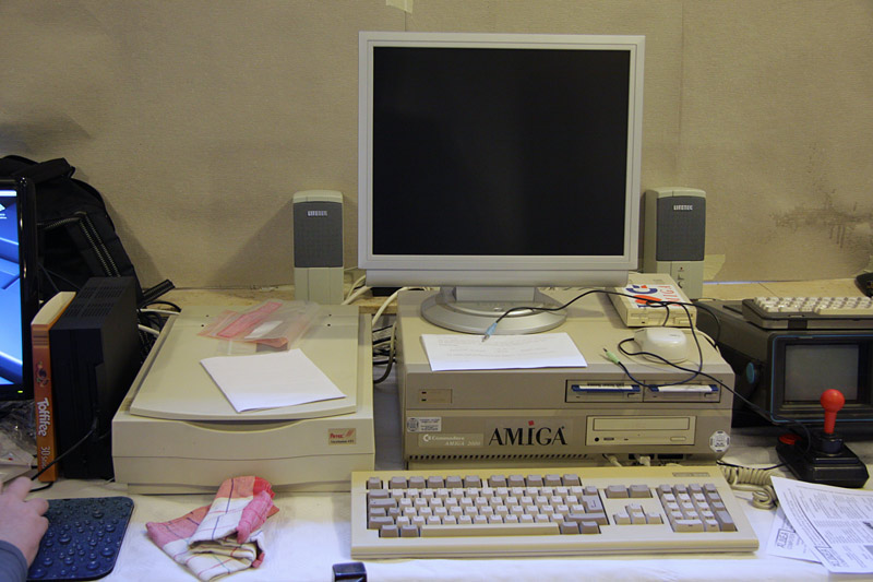 Amiga 2000 Komplettanlage SX64_alt